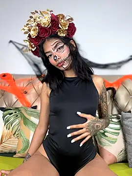 Snapshot of TweetiePieXXX chatting on 10-24-25, 10:06 TweetiePieXXX online show from 10-24-25, 10:06