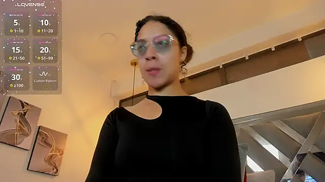 Hanna Cornee  online show from 11-06-25, 01:34