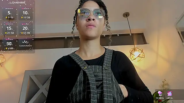 Hanna Cornee  online show from 11-29-25, 01:36