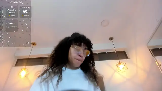 Hanna Cornee  online show from 02-12-26, 12:11