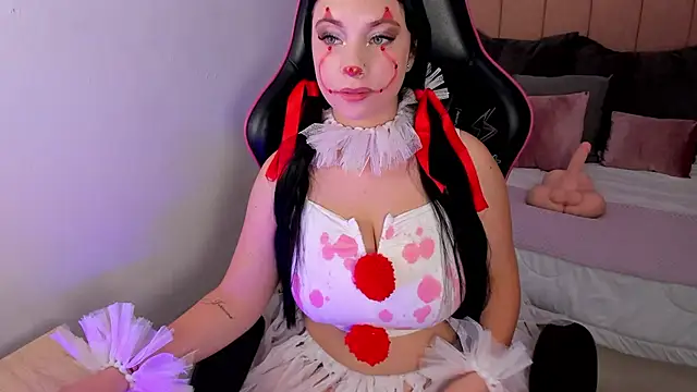 Snapshot of cloe_weiss chatting on 10-31-25, 01:12 cloe weiss online show from 10-31-25, 01:12