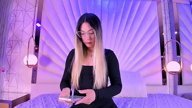 VesperVelvet online show from 06-03-26, 04:48