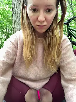Snapshot of FayeFlame chatting on 06-15-26, 10:28 FayeFlame online show from 06-15-26, 10:28