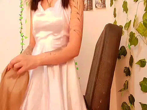 lucywhite13 online show from 09-11-25, 07:03