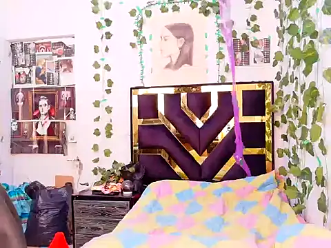 lucywhite13 online show from 10-04-25, 06:50