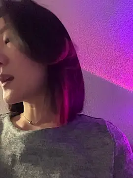 AikoYamada online show from 11-11-25, 05:51