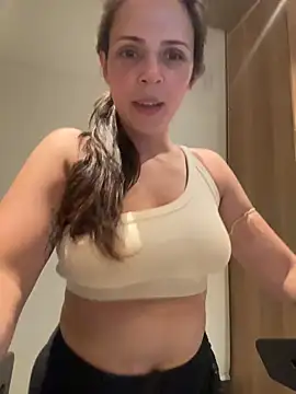 Snapshot of Lady_LauraRose chatting on 01-10-26, 02:24 Lady LauraRose online show from 01-10-26, 02:24