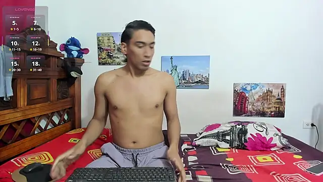 Snapshot of Roxana_Tony chatting on 12-02-25, 02:06 Roxana Tony online show from 12-02-25, 02:06