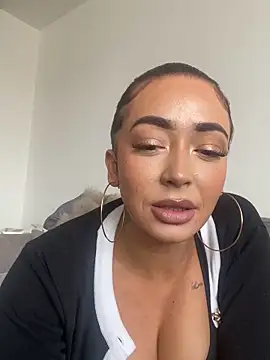 Snapshot of ItsCOCOx chatting on 10-04-25, 12:58 ItsCOCOx online show from 10-04-25, 12:58