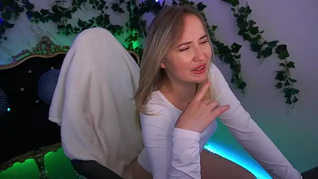 SofieBloom online show from 09-12-25, 03:56