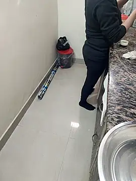 Snapshot of Pihu_Chopra chatting on 11-22-25, 03:38 Pihu Chopra online show from 11-22-25, 03:38