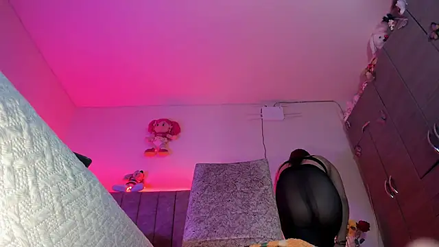 hot Dariana pantyhose online show from 03-12-26, 02:45