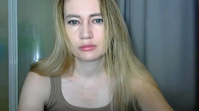 Snapshot of JessFoxxx chatting on 09-13-25, 01:38 JessFoxxx online show from 09-13-25, 01:38