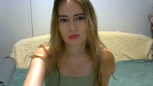 Snapshot of JessFoxxx chatting on 09-17-25, 03:30 JessFoxxx online show from 09-17-25, 03:30