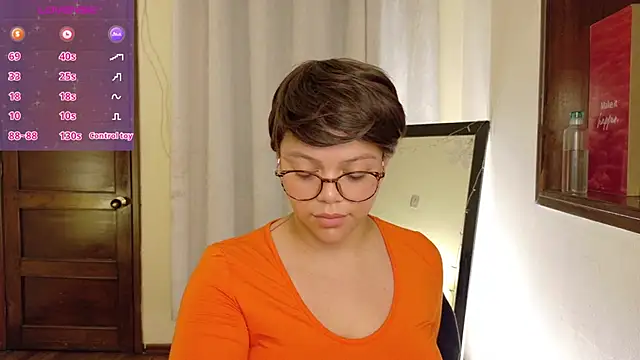 Snapshot of Amanda_sweet chatting on 03-10-25, 03:41 Amanda sweet online show from 03-10-25, 03:41