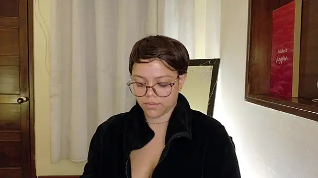 Snapshot of Amanda_sweet chatting on 03-15-25, 03:27 Amanda sweet online show from 03-15-25, 03:27