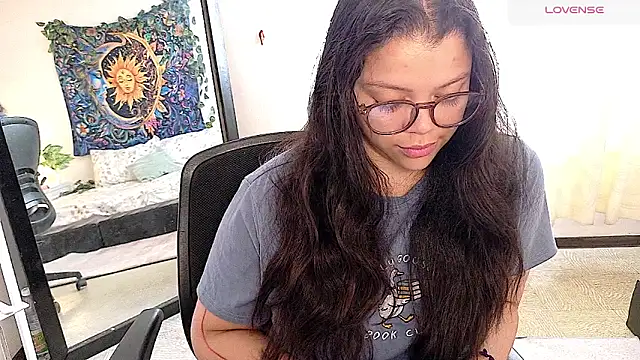 Snapshot of Amanda_sweet chatting on 05-11-26, 02:45 Amanda sweet online show from 05-11-26, 02:45