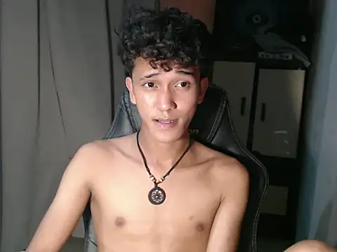 Snapshot of kenbigcockxx chatting on 10-17-25, 11:57 kenbigcockxx online show from 10-17-25, 11:57