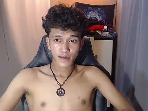 Snapshot of kenbigcockxx chatting on 10-20-25, 08:26 kenbigcockxx online show from 10-20-25, 08:26