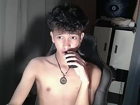 Snapshot of kenbigcockxx chatting on 10-22-25, 06:51 kenbigcockxx online show from 10-22-25, 06:51