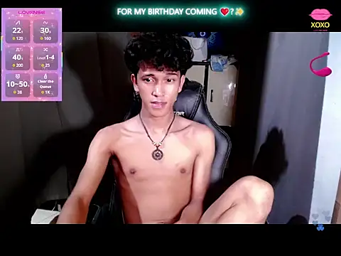 Snapshot of kenbigcockxx chatting on 11-06-25, 05:36 kenbigcockxx online show from 11-06-25, 05:36