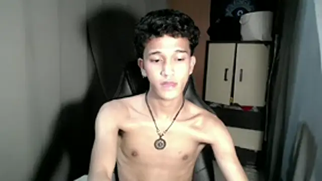 Snapshot of kenbigcockxx chatting on 11-20-25, 05:34 kenbigcockxx online show from 11-20-25, 05:34