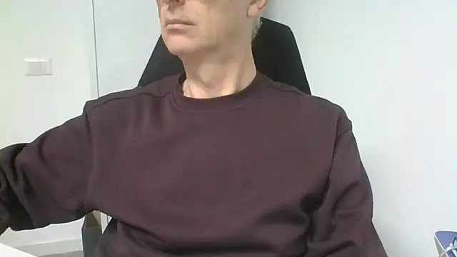 Snapshot of Sensor2000 chatting on 01-08-26, 08:16 Sensor2000 online show from 01-08-26, 08:16