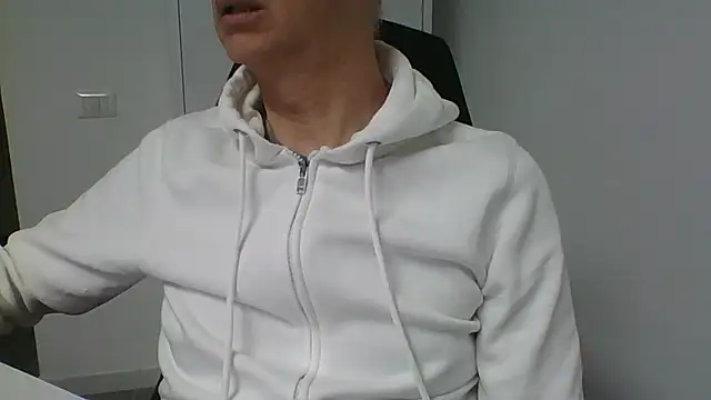 Snapshot of Sensor2000 chatting on 01-12-26, 07:57 Sensor2000 online show from 01-12-26, 07:57