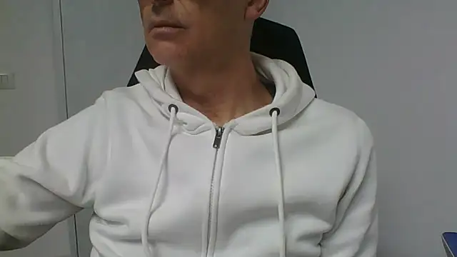 Snapshot of Sensor2000 chatting on 02-03-26, 02:33 Sensor2000 online show from 02-03-26, 02:33