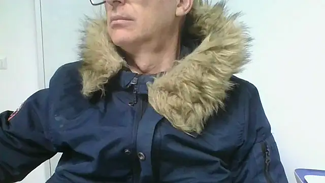 Snapshot of Sensor2000 chatting on 02-19-26, 10:00 Sensor2000 online show from 02-19-26, 10:00