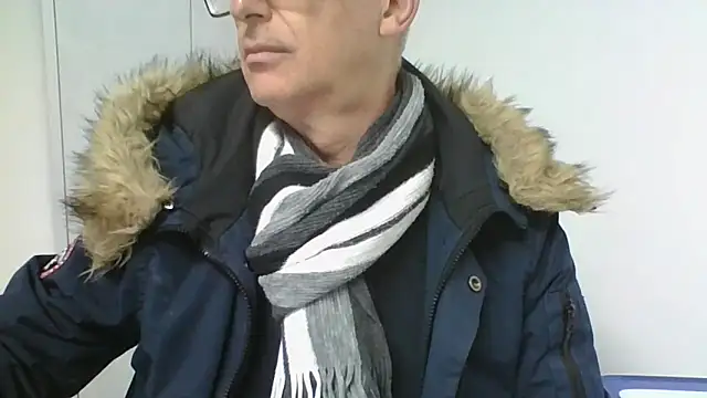 Snapshot of Sensor2000 chatting on 02-20-26, 10:05 Sensor2000 online show from 02-20-26, 10:05