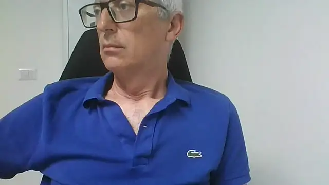 Snapshot of Sensor2000 chatting on 06-03-26, 03:39 Sensor2000 online show from 06-03-26, 03:39