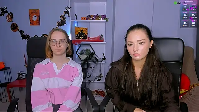 Snapshot of miki-niki chatting on 10-30-25, 02:18 miki-niki online show from 10-30-25, 02:18