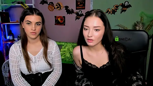 Snapshot of miki-niki chatting on 11-03-25, 04:30 miki-niki online show from 11-03-25, 04:30