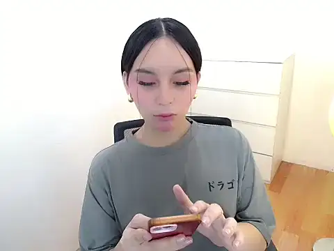 Snapshot of holly_tabby chatting on 09-11-25, 08:31 holly tabby online show from 09-11-25, 08:31