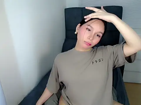 Snapshot of holly_tabby chatting on 12-21-25, 03:02 holly tabby online show from 12-21-25, 03:02