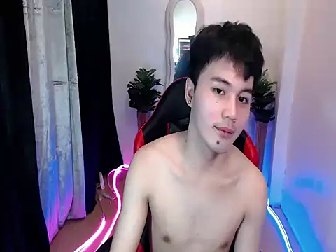 Snapshot of urasiantwink69 chatting on 09-28-25, 03:39 urasiantwink69 online show from 09-28-25, 03:39