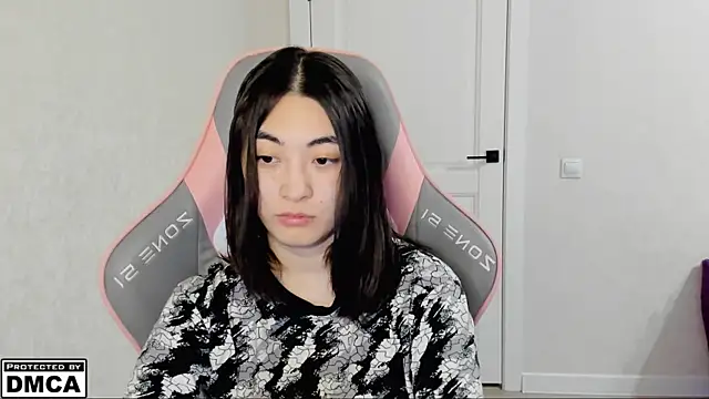 MeilideQian1 online show from 11-06-25, 05:25