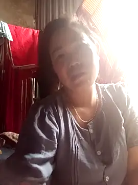 Snapshot of jienrrr chatting on 09-10-25, 10:37 jienrrr online show from 09-10-25, 10:37