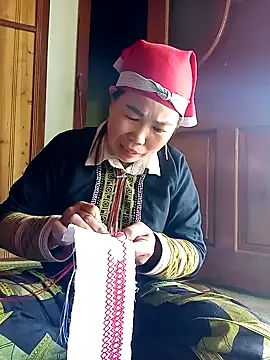 Snapshot of jienrrr chatting on 10-10-25, 12:53 jienrrr online show from 10-10-25, 12:53