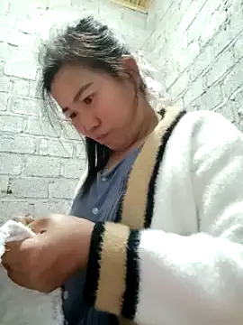 Snapshot of jienrrr chatting on 10-23-25, 01:21 jienrrr online show from 10-23-25, 01:21