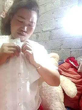 Snapshot of jienrrr chatting on 11-12-25, 12:44 jienrrr online show from 11-12-25, 12:44