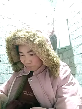 Snapshot of jienrrr chatting on 11-19-25, 12:10 jienrrr online show from 11-19-25, 12:10