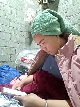 Snapshot of jienrrr chatting on 11-22-25, 12:37 jienrrr online show from 11-22-25, 12:37