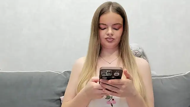 Sarah keyy online show from 01-09-26, 04:32