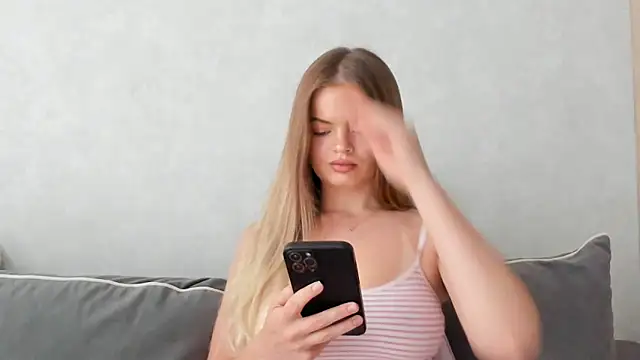 Sarah keyy online show from 05-31-26, 06:09