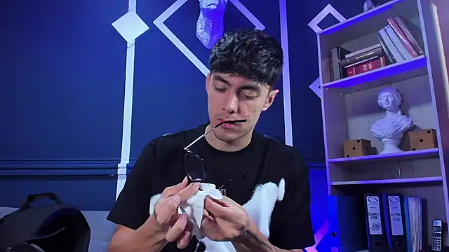 etham wolf  online show from 10-02-25, 12:23