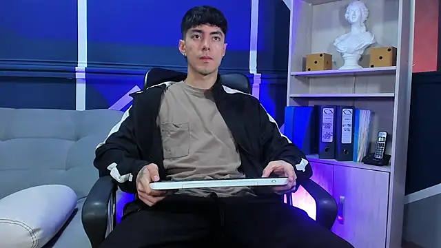 etham wolf  online show from 10-09-25, 12:03