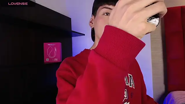 Snapshot of Ezra_Storm chatting on 10-22-25, 04:46 Ezra Storm online show from 10-22-25, 04:46