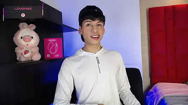 Snapshot of Ezra_Storm chatting on 10-24-25, 04:53 Ezra Storm online show from 10-24-25, 04:53